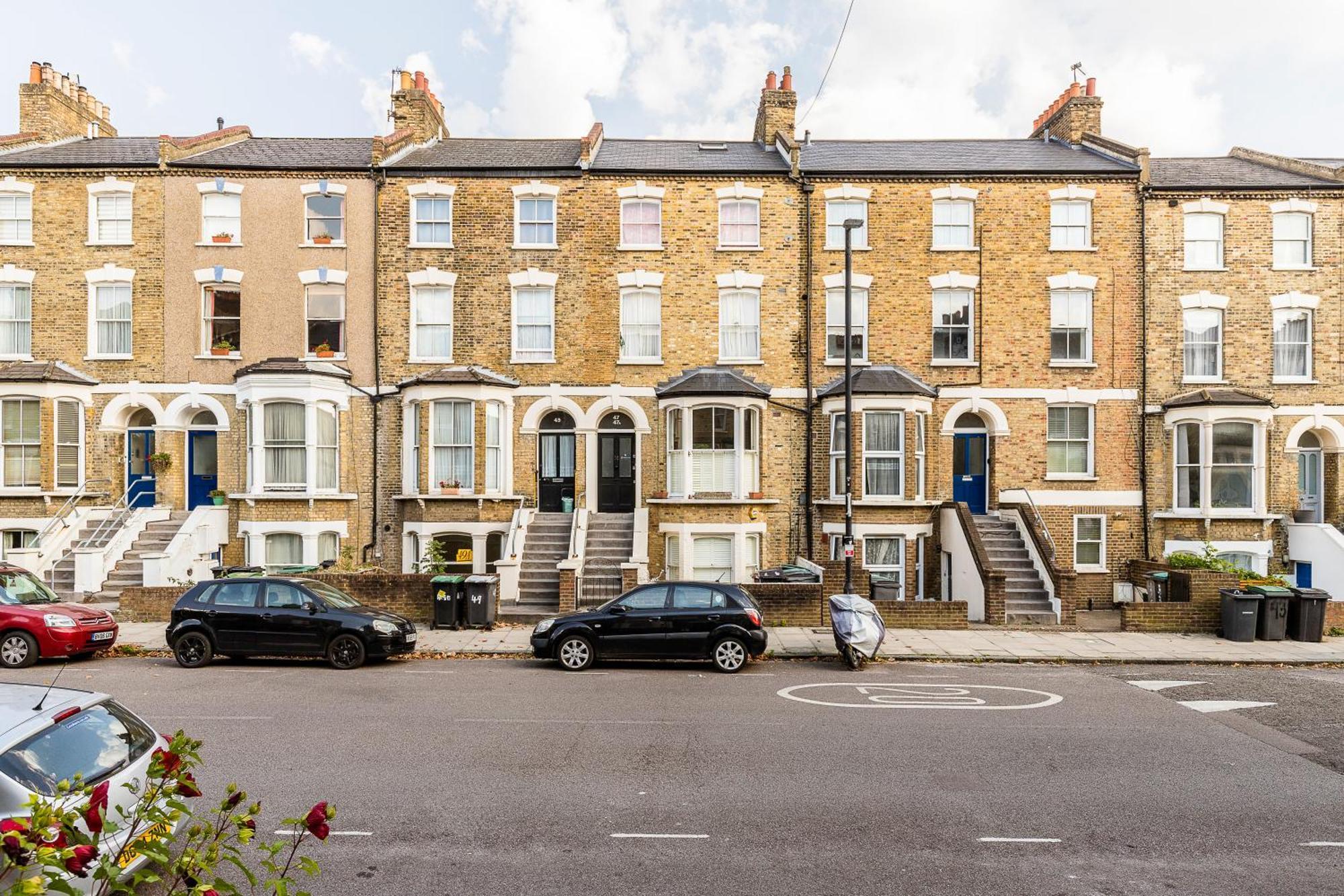 Apartment Retro Charm And Modern Comforts London