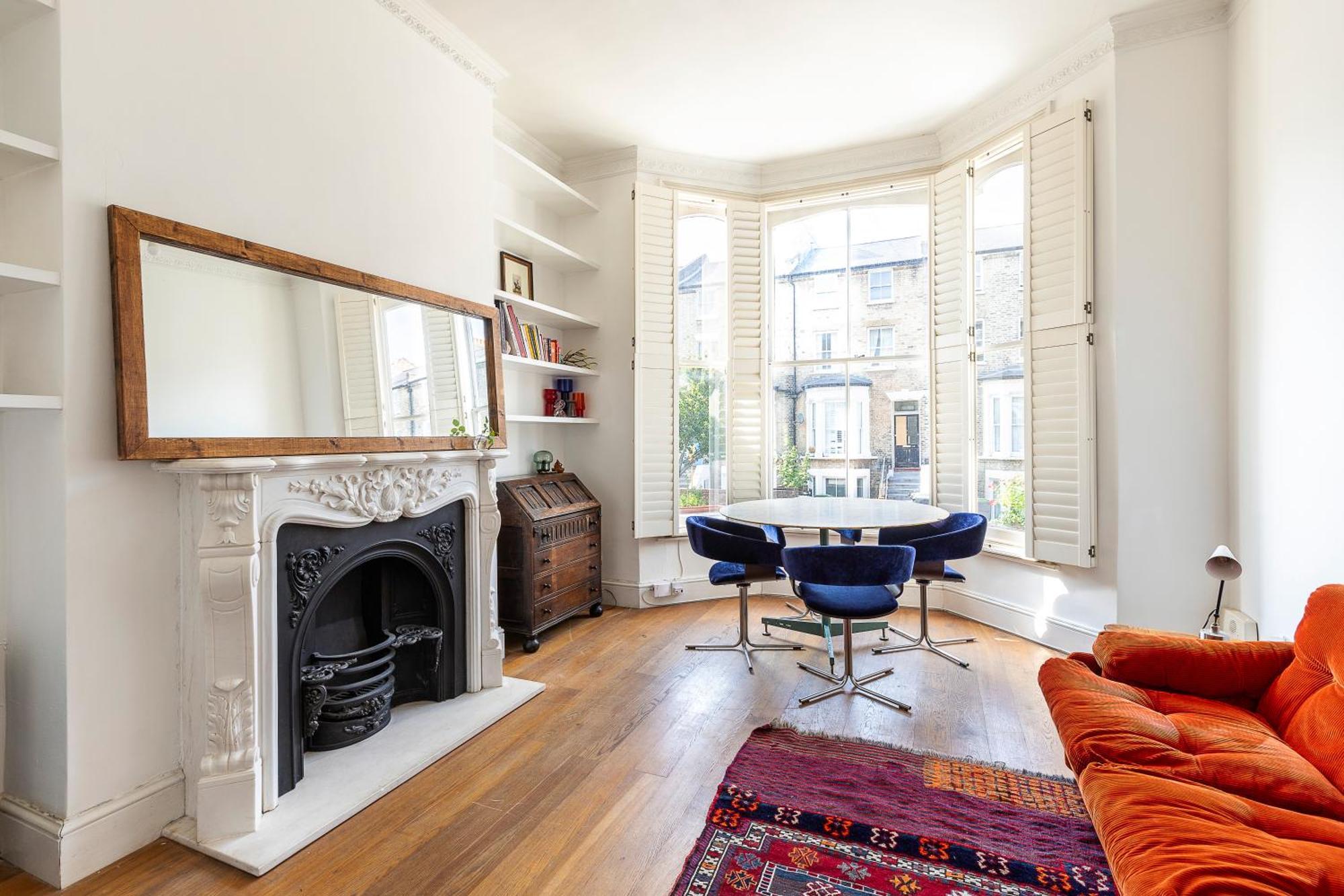 Apartment Retro Charm And Modern Comforts London