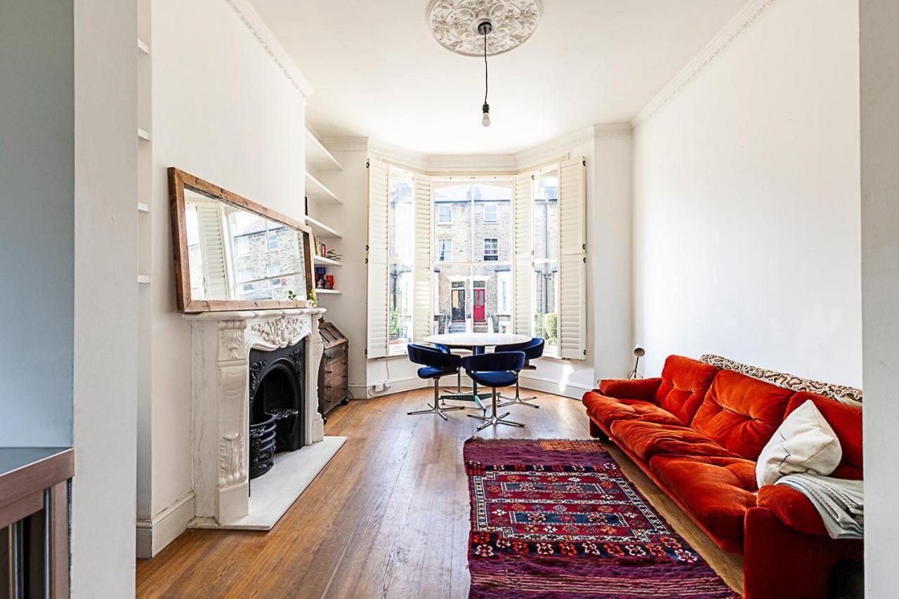 Apartment Retro Charm And Modern Comforts *