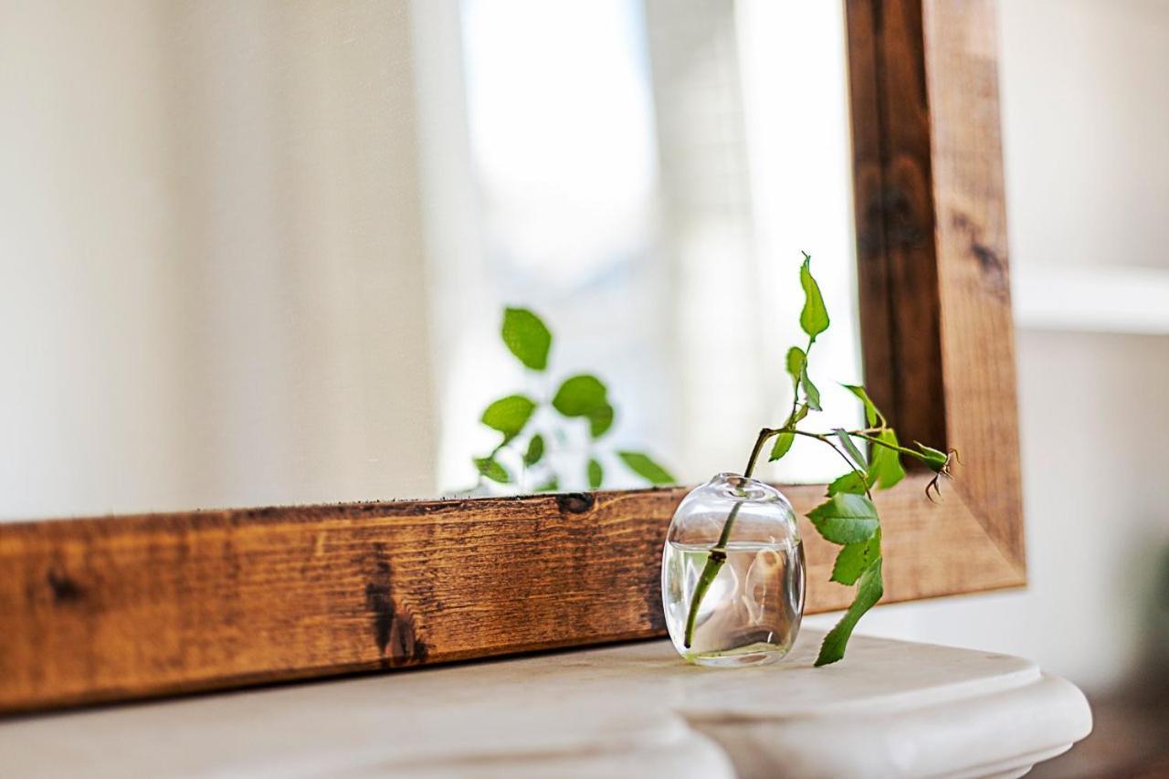 Apartment Retro Charm And Modern Comforts London